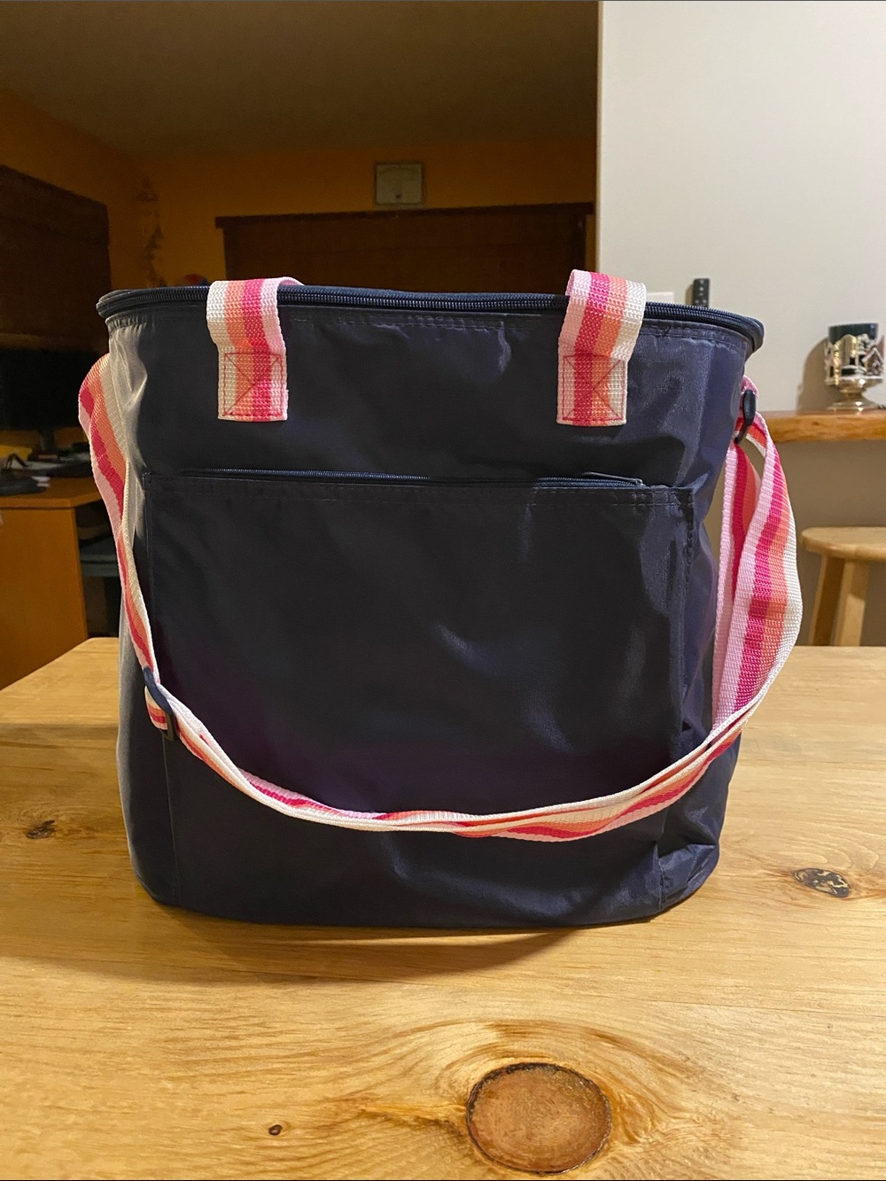 thirty-one Navy cooler bag with Pink-Striped Handles